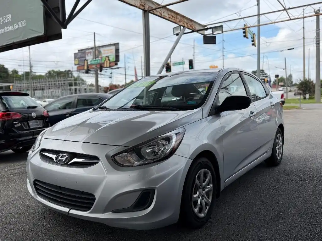 2013 Hyundai Accent GLS 4-Door 6-Speed Automatic's photo