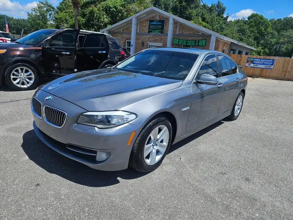 2013 BMW 5 Series 528i Sedan's photo