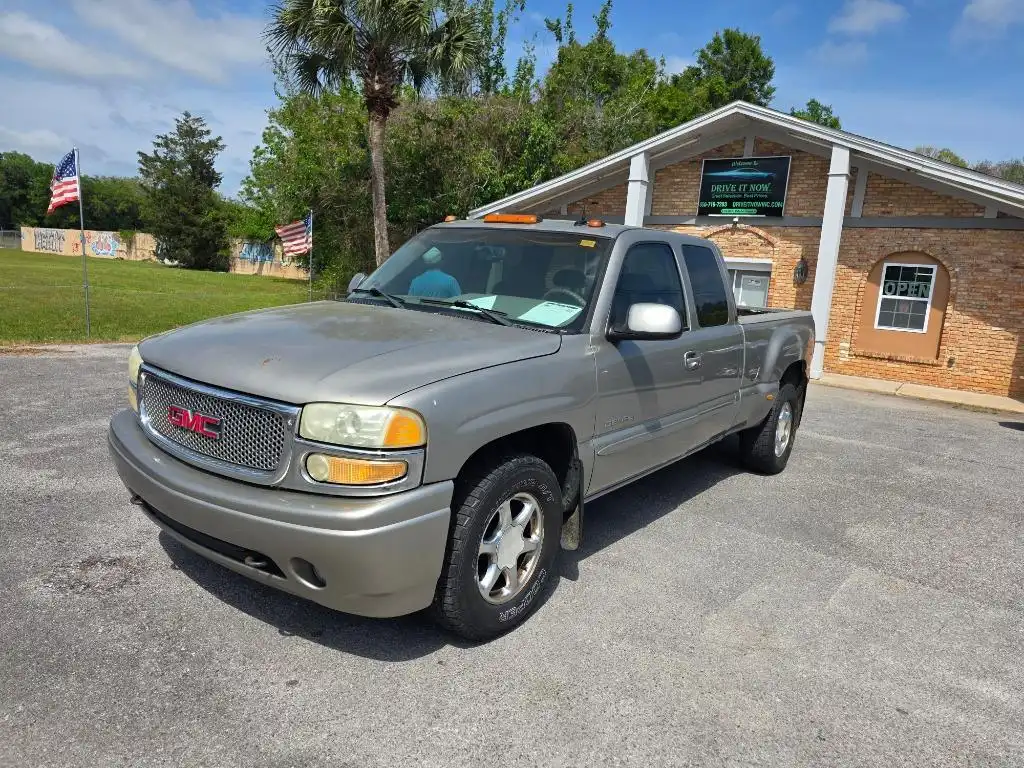 2003 GMC Sierra Denali's photo