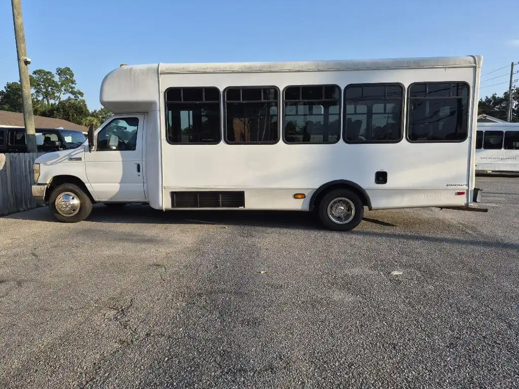 2008 Ford E-Series Commercial Vans E450's photo