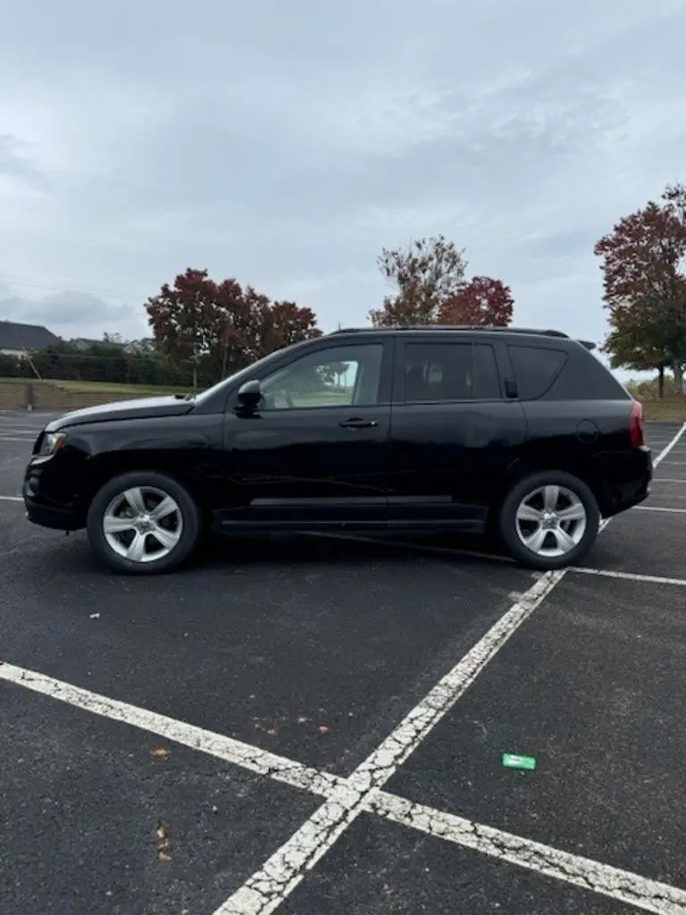 2016 Jeep Compass Sport photo 3