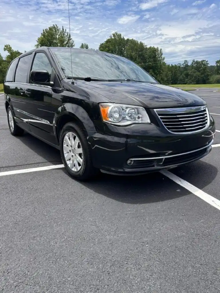 2015 Chrysler Town & Country Touring's photo