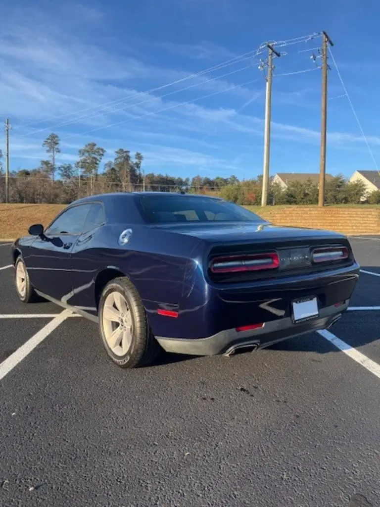 2015 Dodge Challenger SXT photo 4