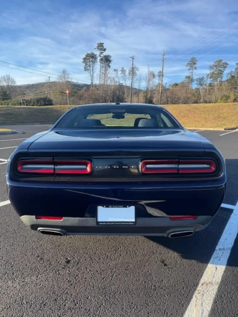 2015 Dodge Challenger SXT photo 5