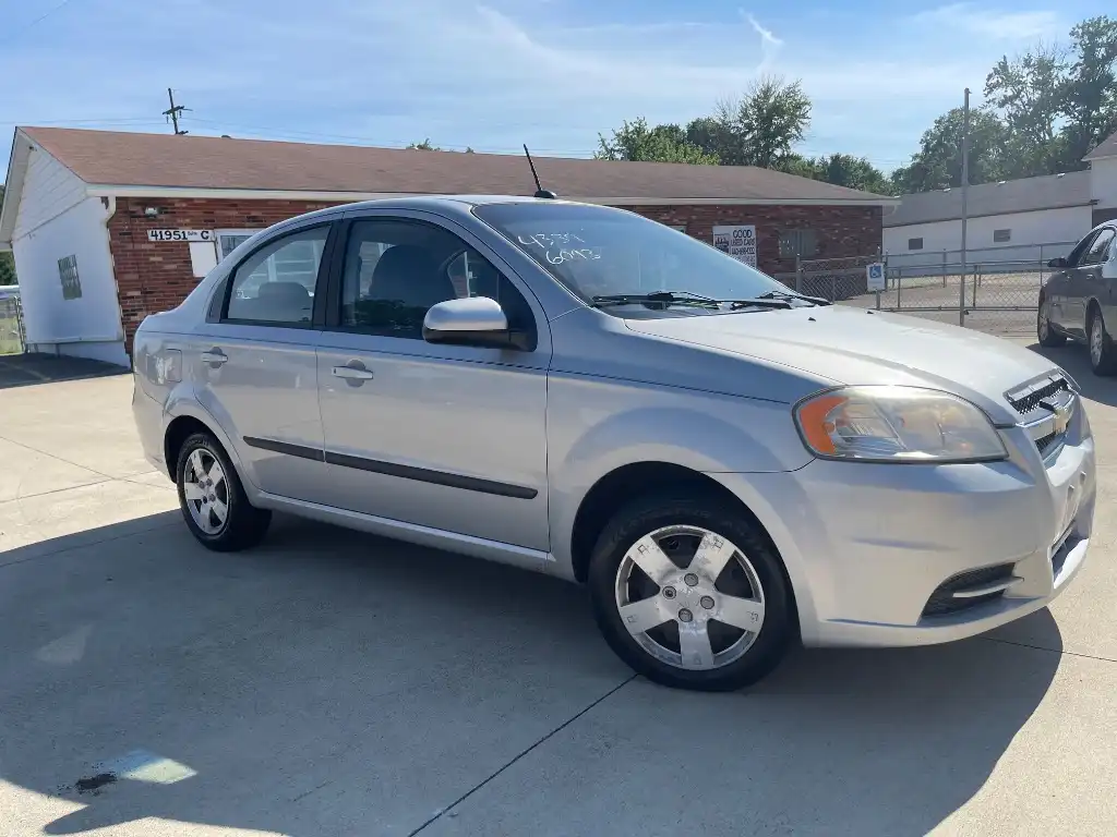 2010 Chevrolet Aveo 1LT's photo