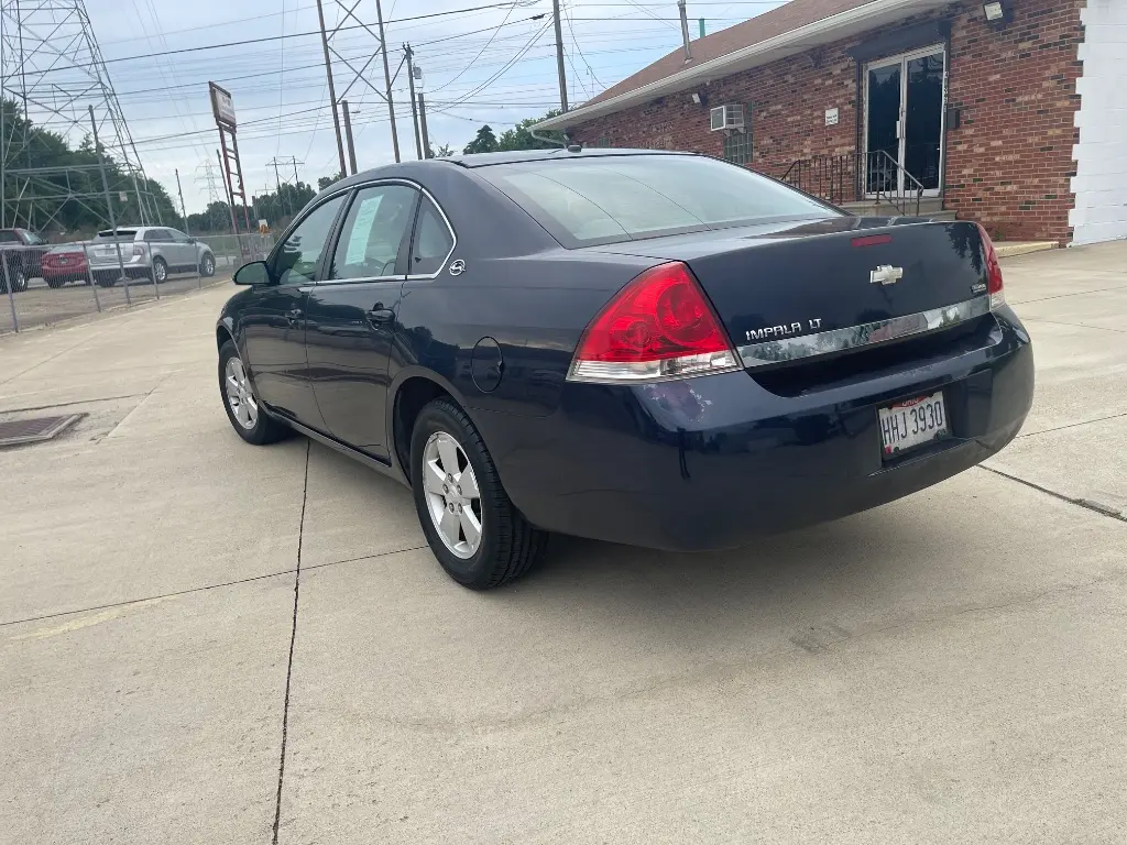 2008 Chevrolet Impala LT photo 3