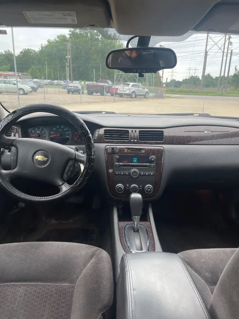 2008 Chevrolet Impala LT photo 4