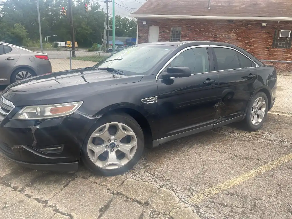 2011 Ford Taurus SEL FWD's photo