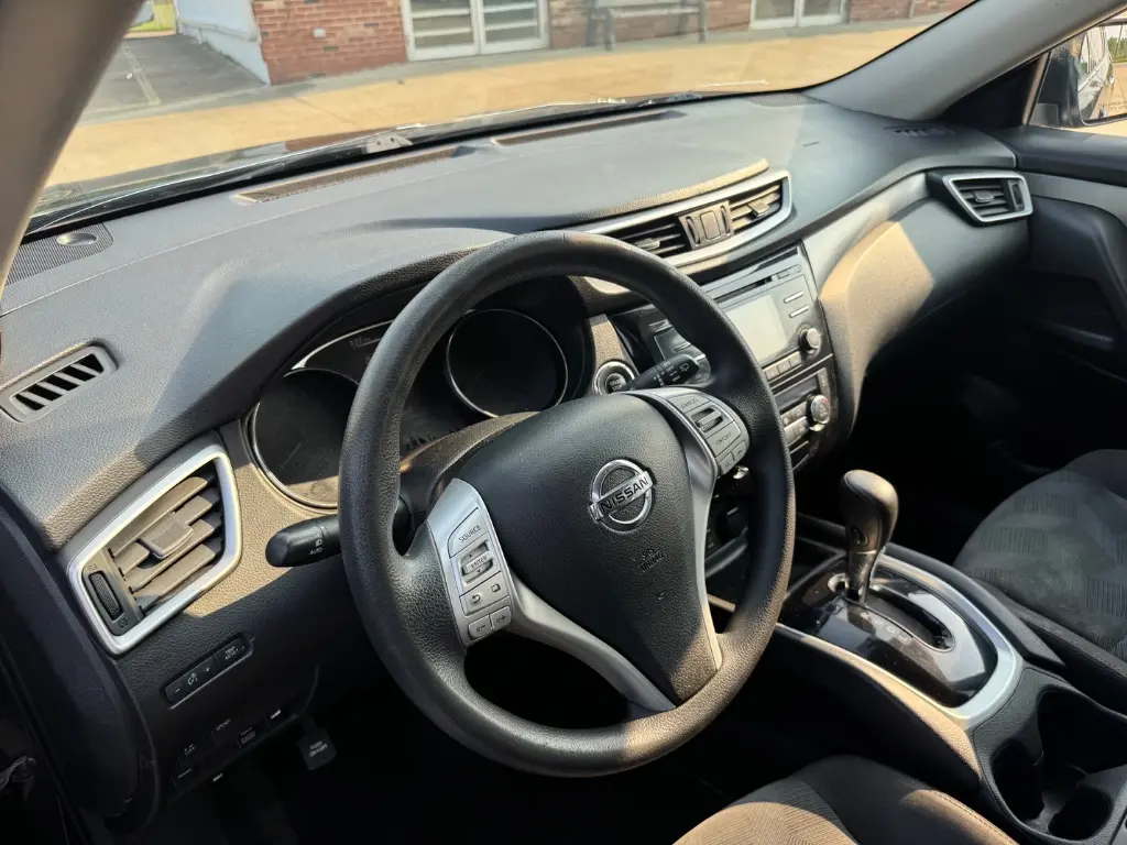 2016 Nissan Rogue SV AWD photo 5