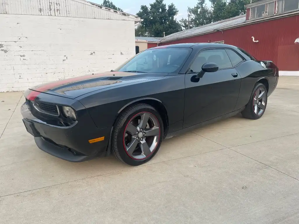 2013 Dodge Challenger SXT's photo