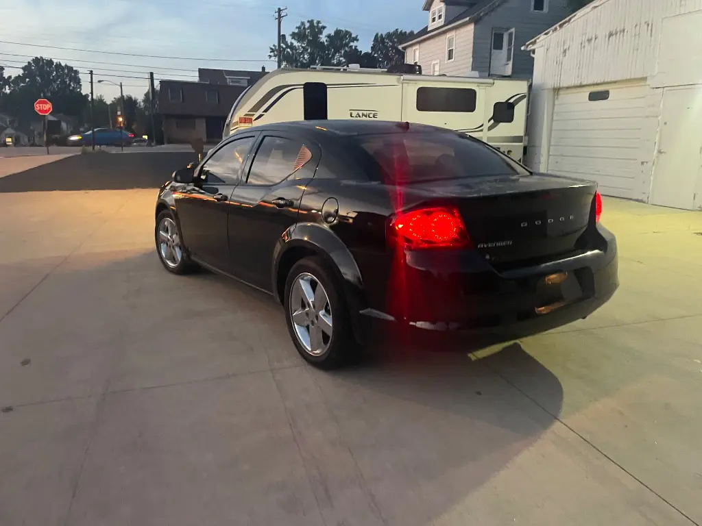 2013 Dodge Avenger SE photo 4