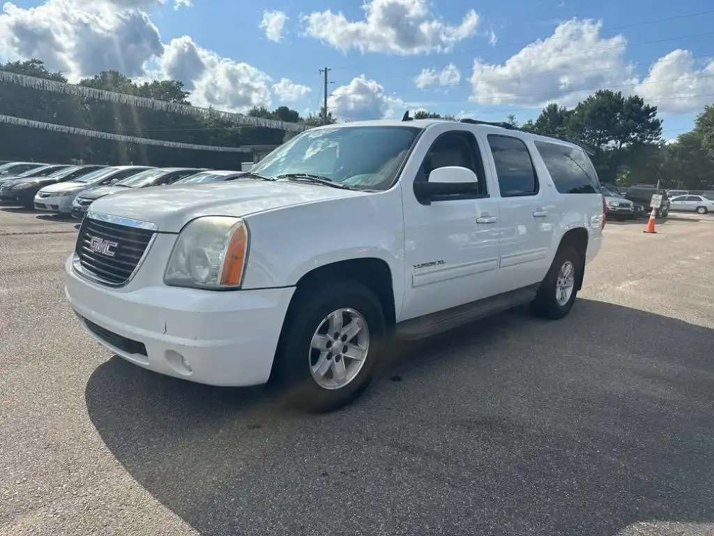 2010 GMC Yukon 4WD 1/2 Ton SLT1 (4SA)'s photo