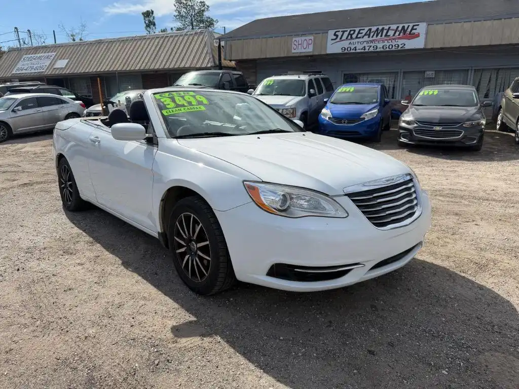 2013 Chrysler 200 Touring Convertible's photo