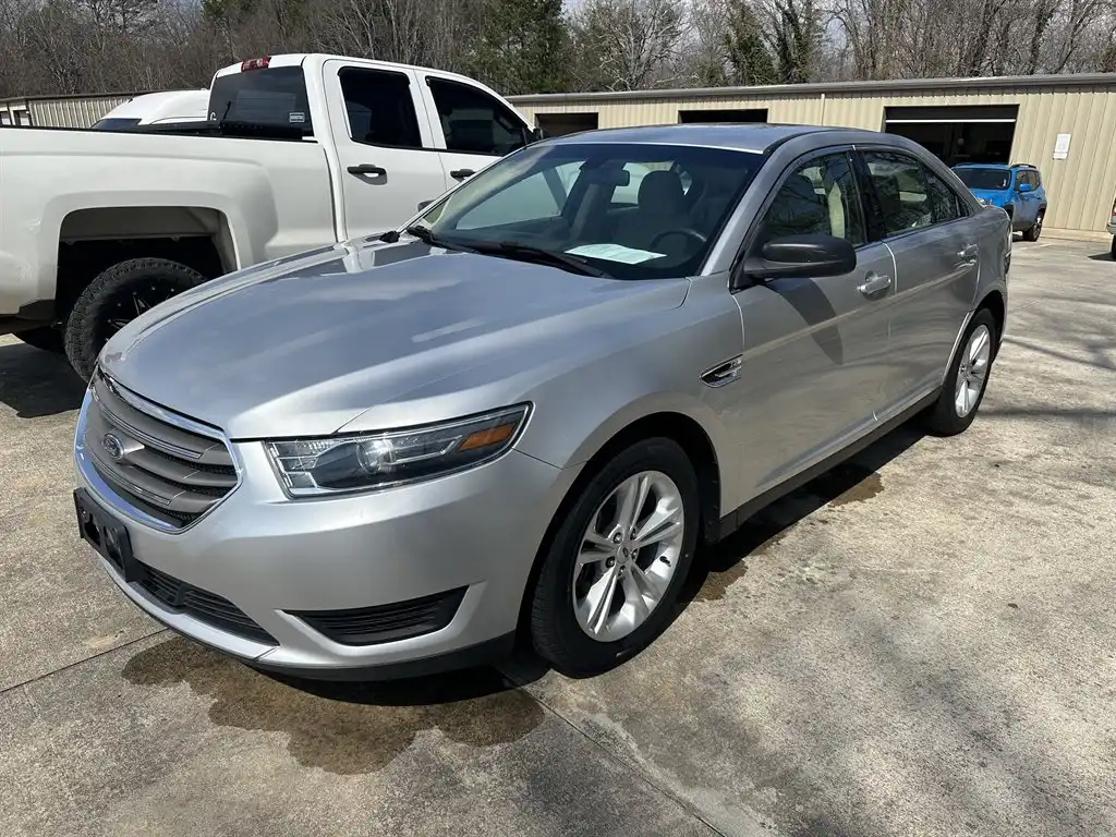 2019 Ford Taurus SE FWD's photo