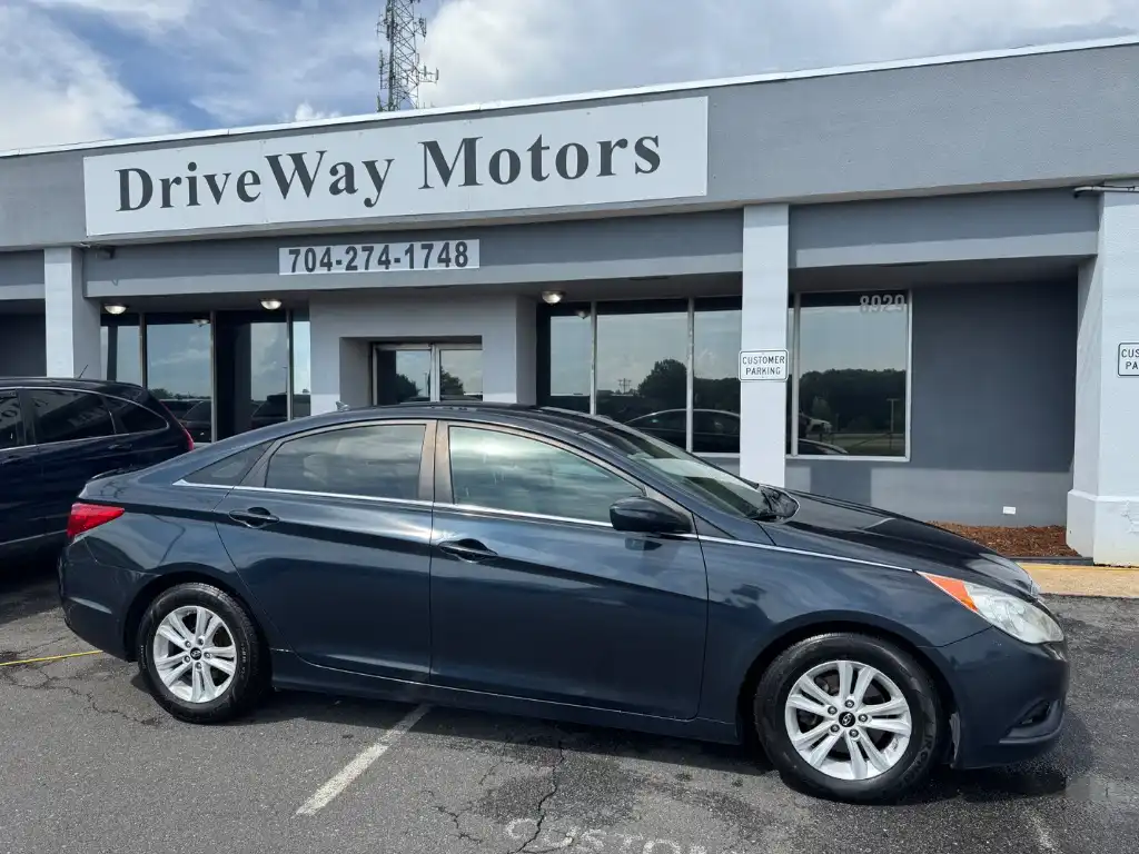 2011 Hyundai Sonata GLS I4 A/T's photo