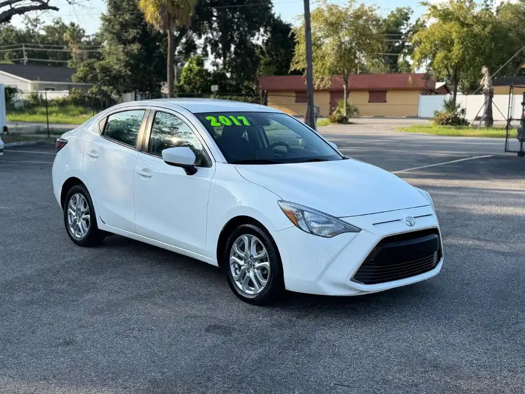 2017 Toyota Yaris iA MT's photo