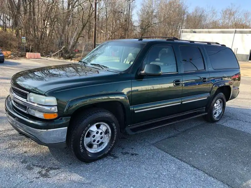 2002 Chevrolet Suburban 2WD 1500 Series LS's photo