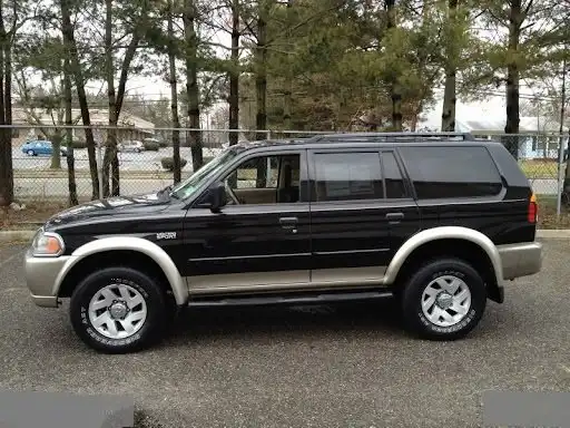 2002 Mitsubishi Montero Sport LS's photo