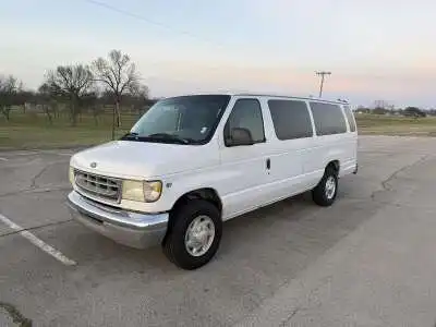2001 Ford E-Series E-350 XLT Super Duty Extended's photo