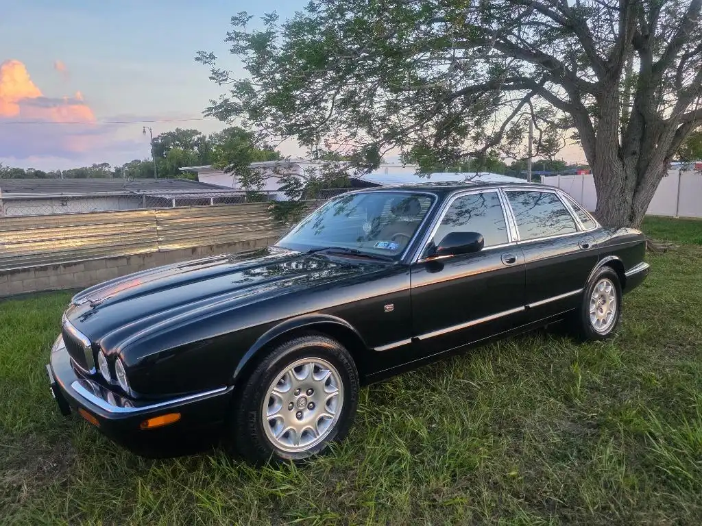 2003 Jaguar XJ XJ8's photo