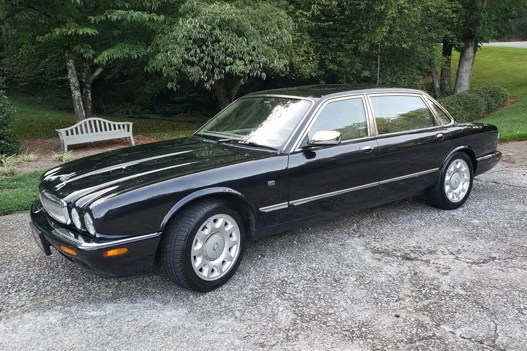 2003 Jaguar XJ XJ8's photo