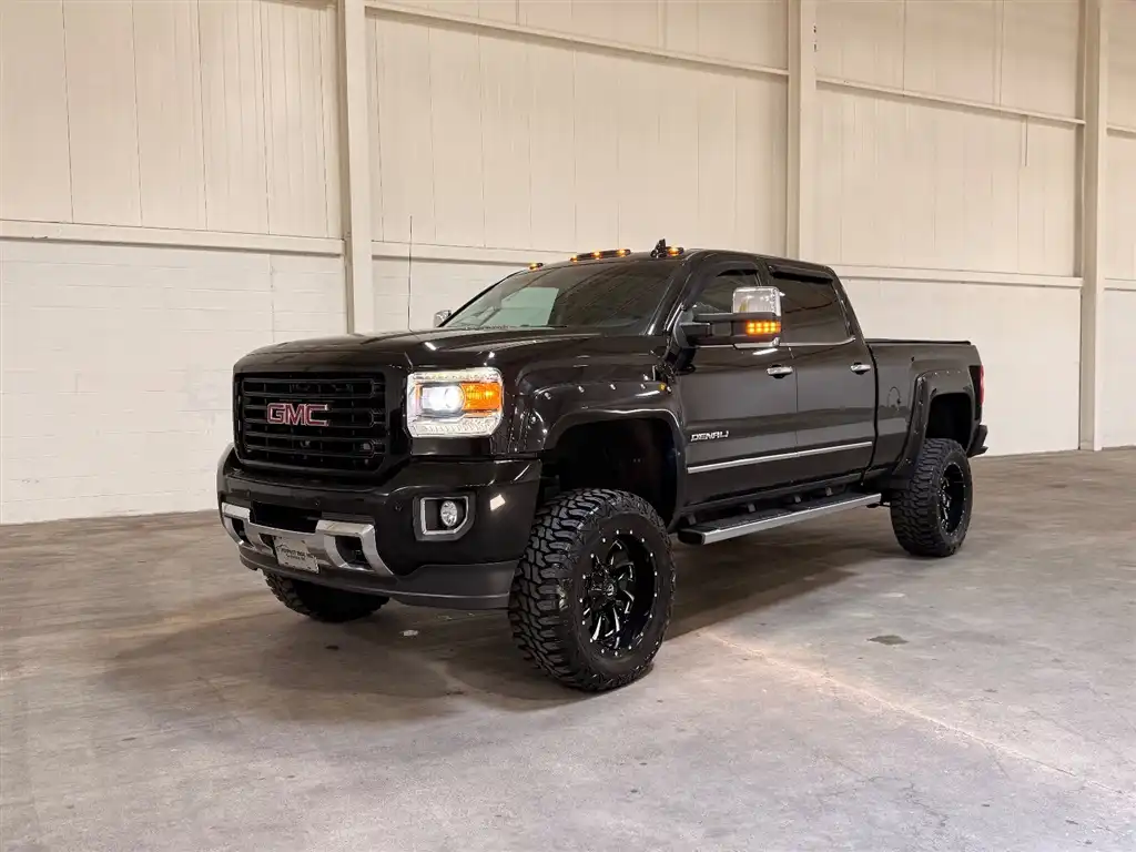 2016 GMC Sierra 4WD Crew Cab Standard Box Denali's photo