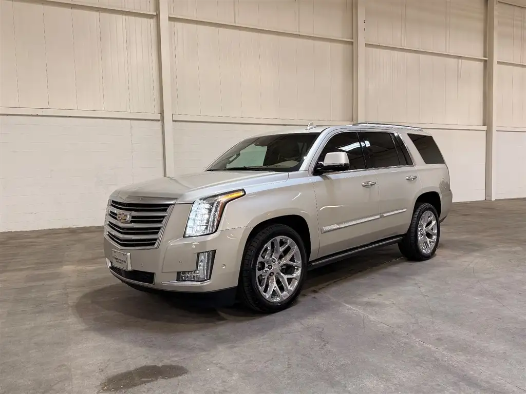 2017 Cadillac Escalade AWD Platinum's photo