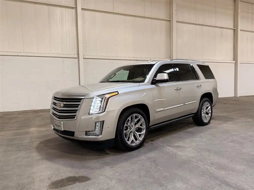2017 Cadillac Escalade AWD Platinum's photo