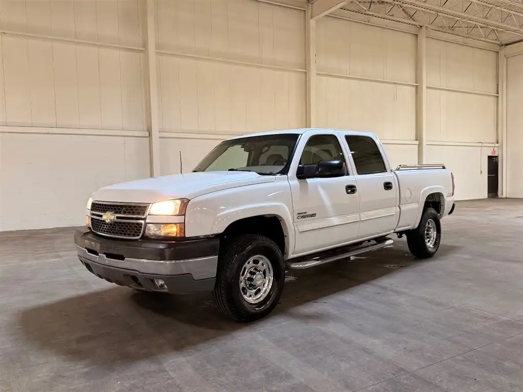 2005 Chevrolet Silverado HD LS 4WD Crew Cab SWB's photo