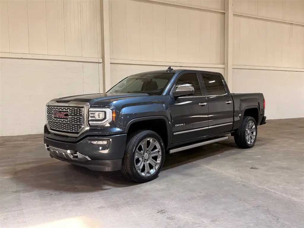 2017 GMC Sierra 4WD Crew Cab Short Box's photo