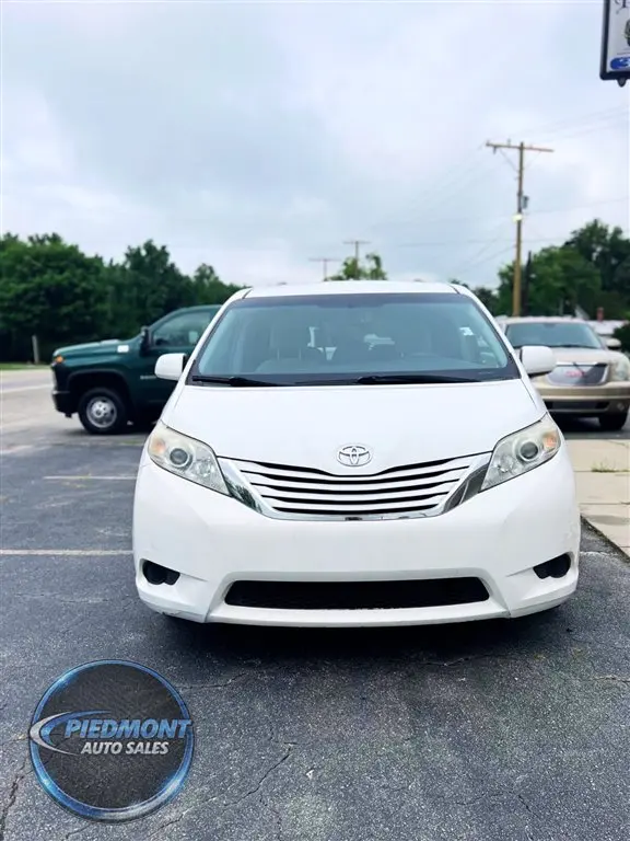 2015 Toyota Sienna LE V6 7-Passenger Access Seat photo 3
