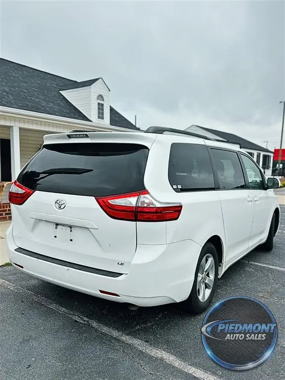 2015 Toyota Sienna LE V6 7-Passenger Access Seat photo 4