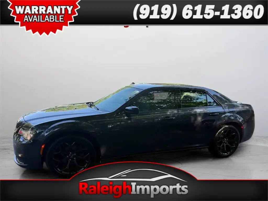 2019 Chrysler 300 Touring's photo