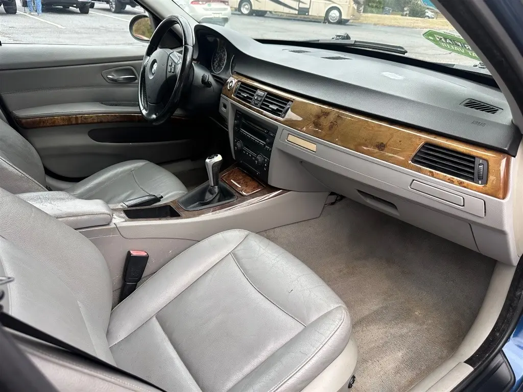 2006 BMW 3 Series 330i photo 3