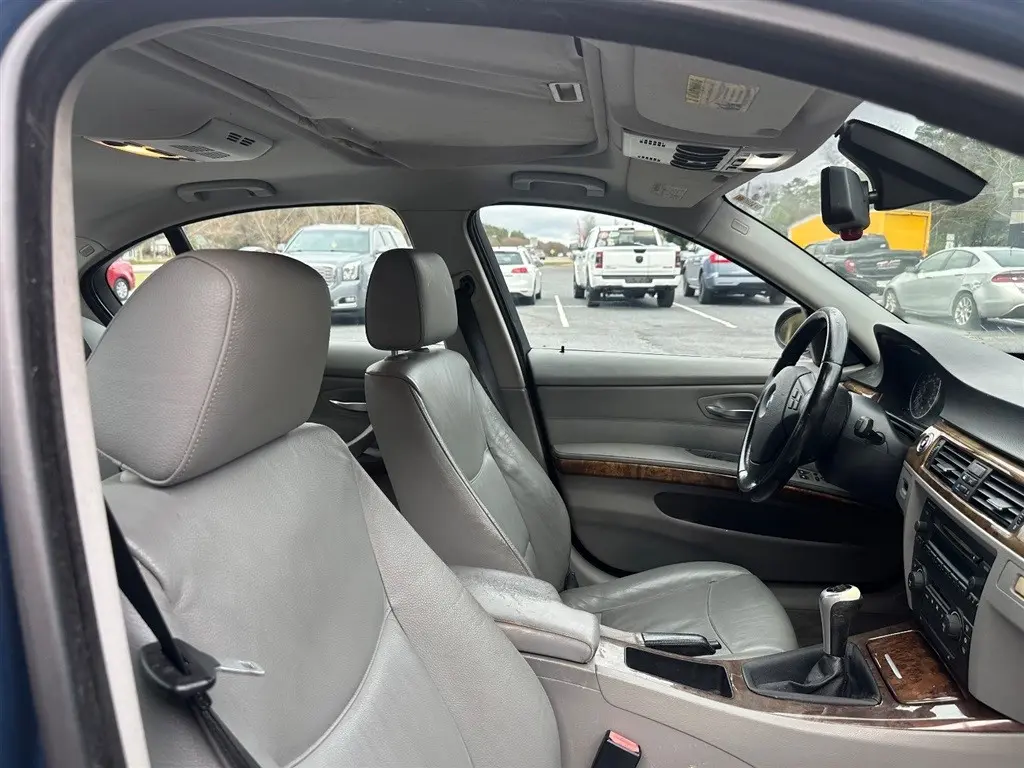 2006 BMW 3 Series 330i photo 4