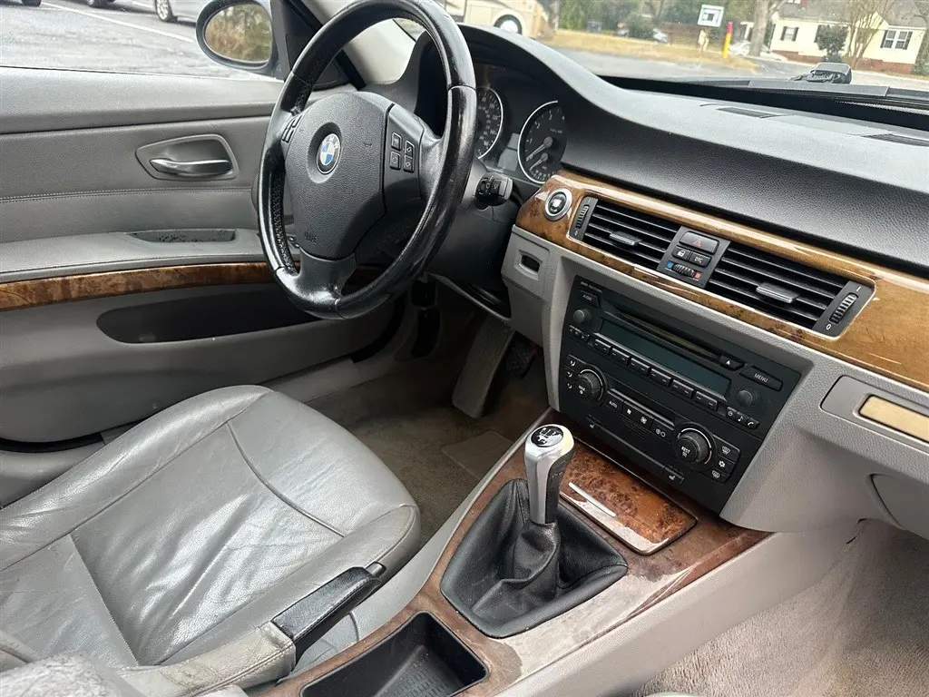 2006 BMW 3 Series 330i photo 5