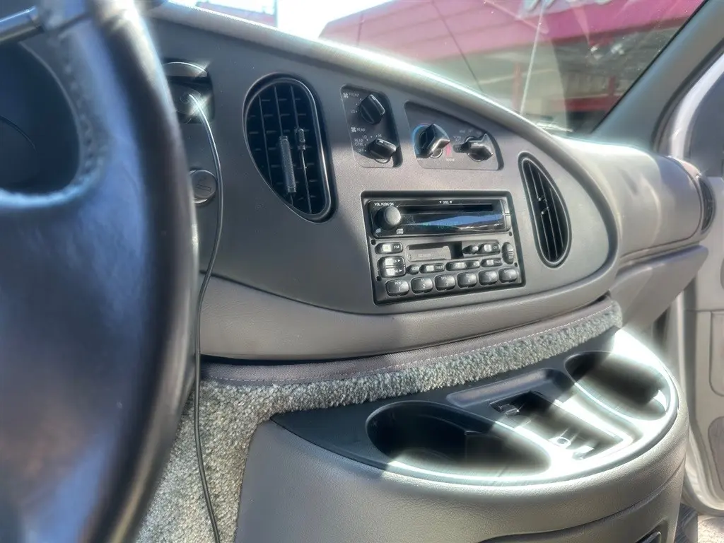 1999 Ford E-Series E-150 VAN photo 5