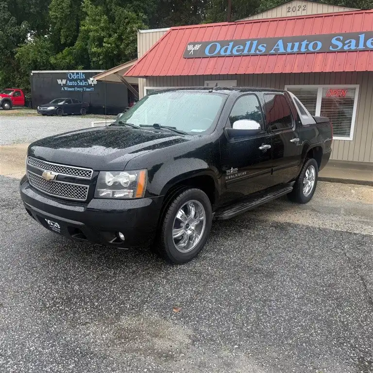 2010 Chevrolet Avalanche 2WD Avalanche LT's photo