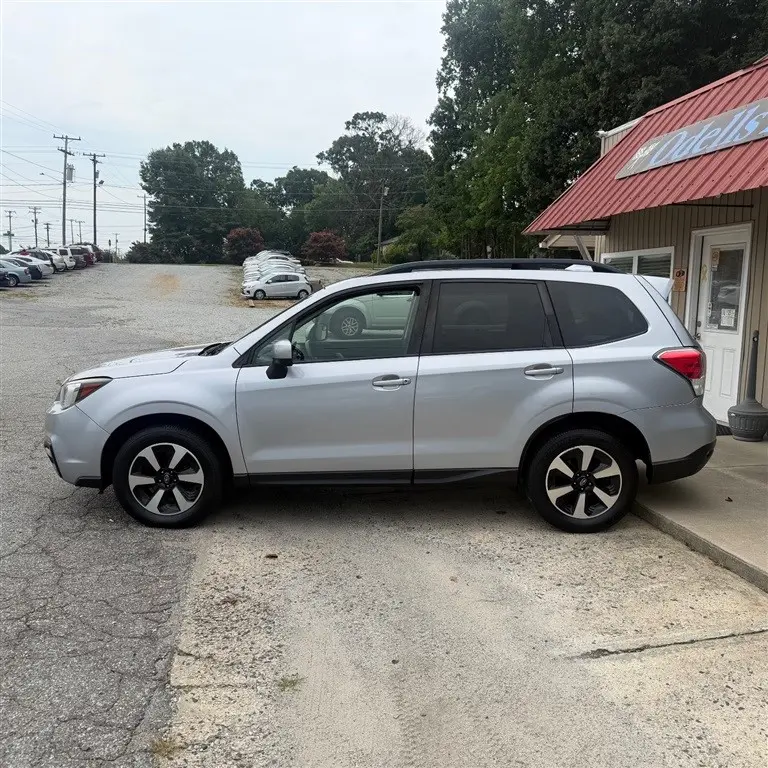 2017 Subaru Forester 2.5i Premium CVT photo 3