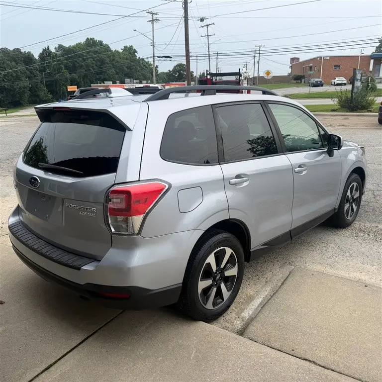 2017 Subaru Forester 2.5i Premium CVT photo 4