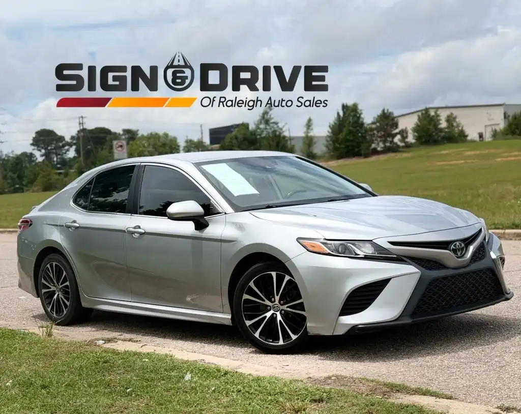 2020 Toyota Camry 2.5 Auto SE's photo