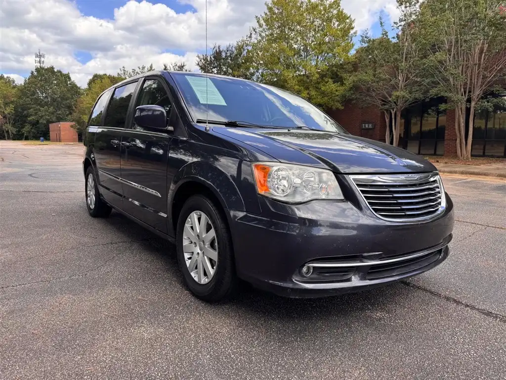 2014 Chrysler Town & Country Touring's photo