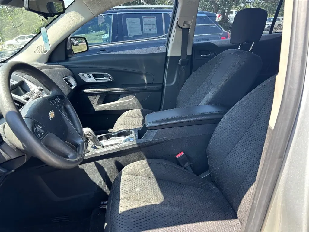 2015 Chevrolet Equinox LS photo 4