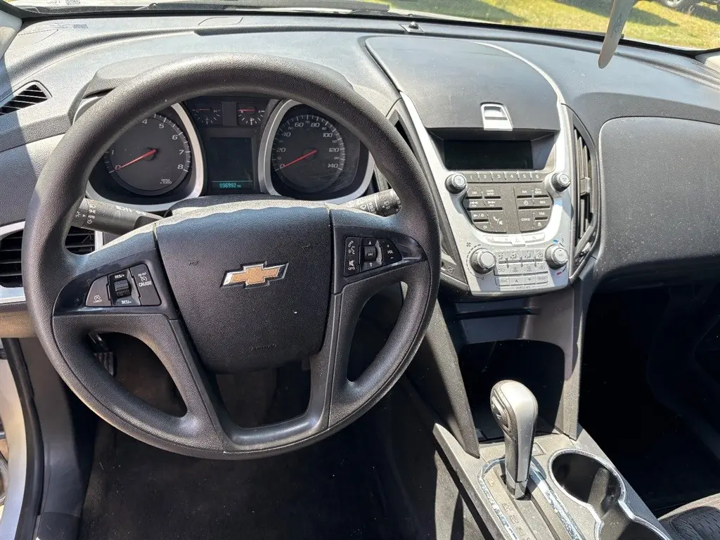 2015 Chevrolet Equinox LS photo 5