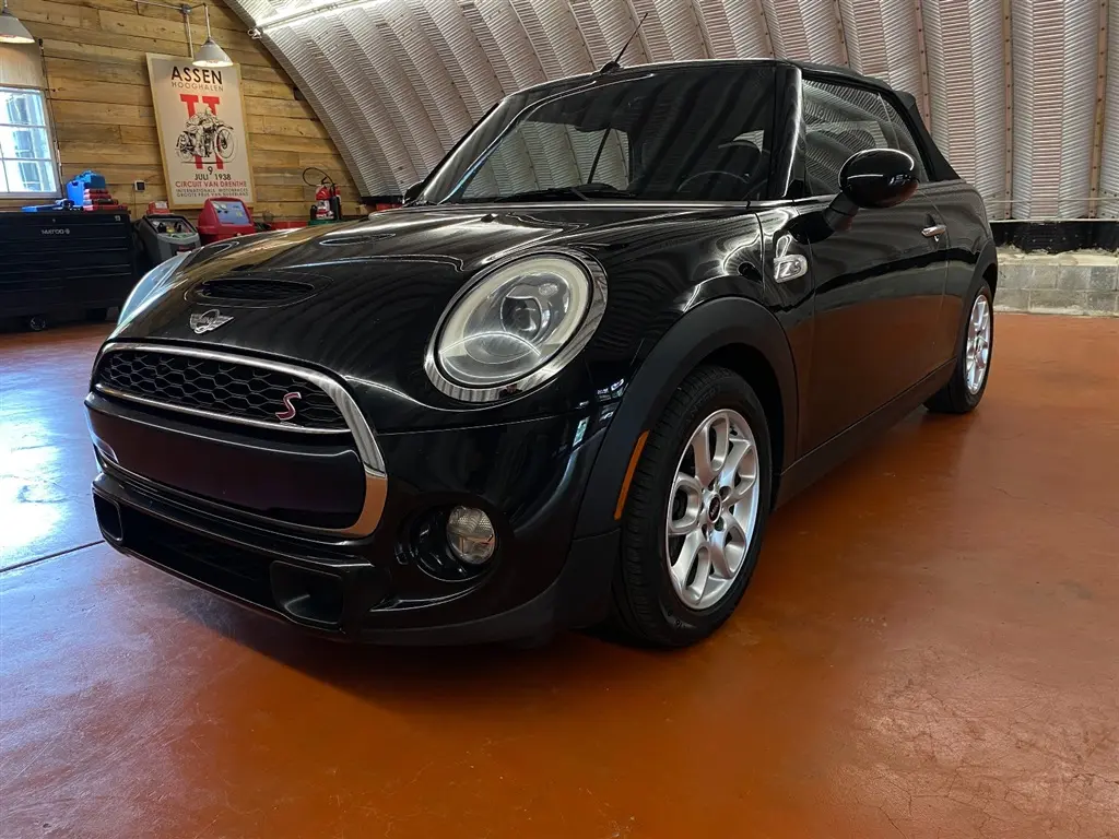 2017 MINI Cooper S Convertible photo 3