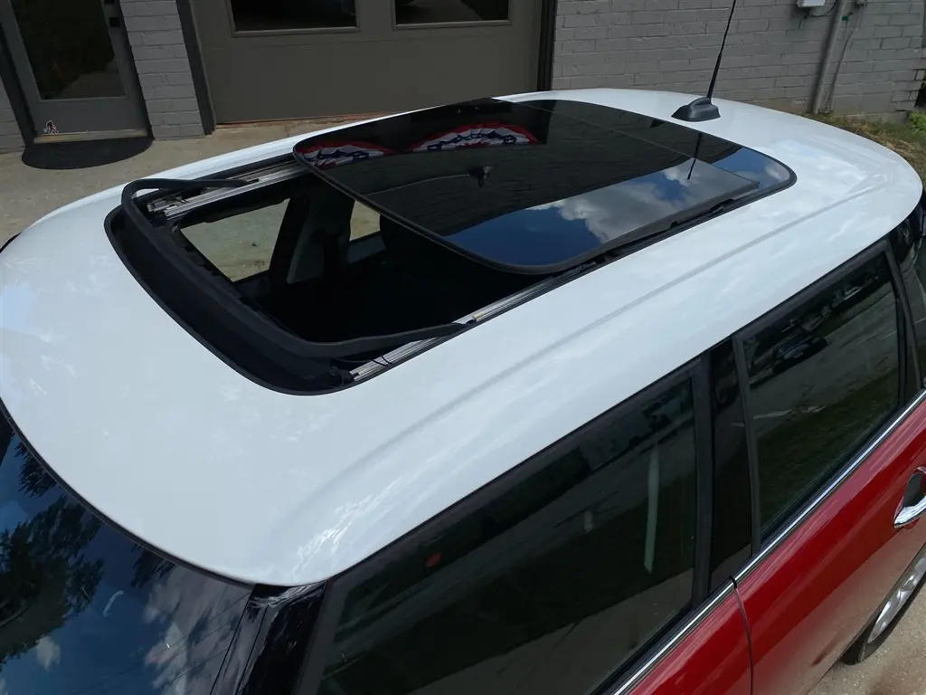 2015 MINI Cooper undefined photo 3
