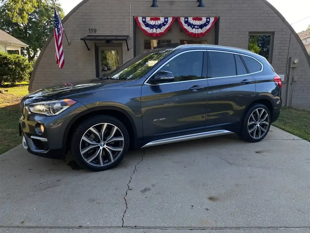 2017 BMW X1 xDrive28i's photo