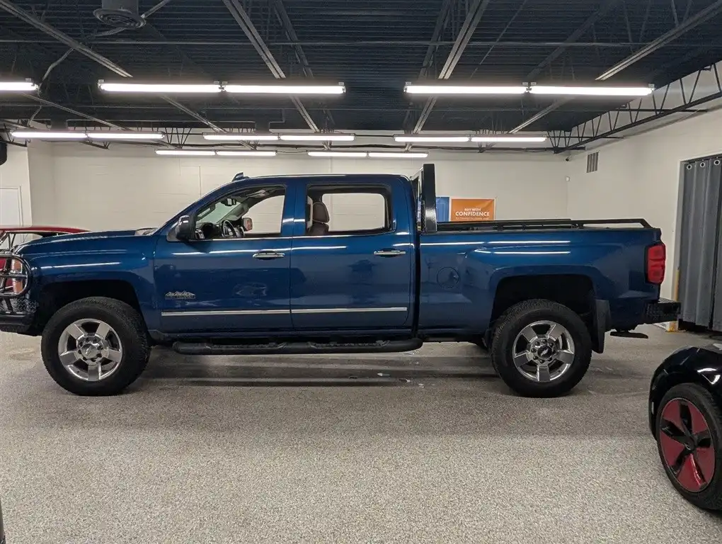 2016 Chevrolet Silverado HD High Country 4WD Crew Cab Standard Box's photo