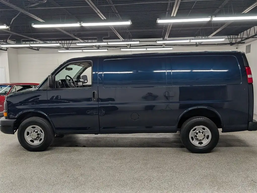 2014 Chevrolet Express 2500 Work Van HD photo 1