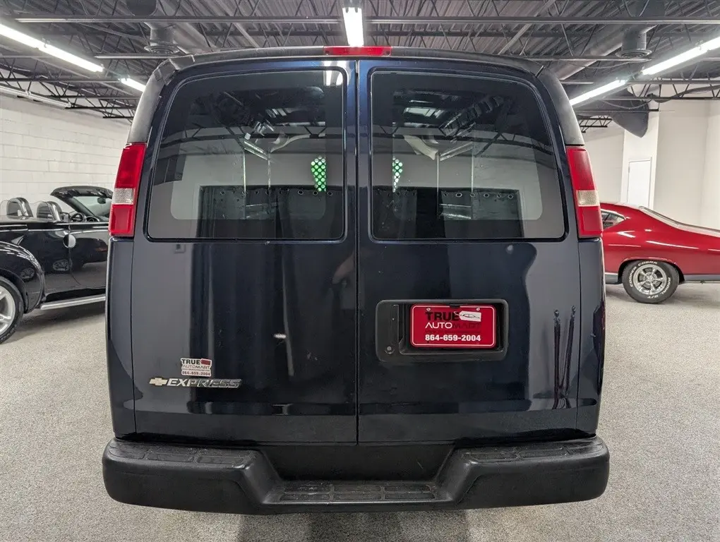 2014 Chevrolet Express 2500 Work Van HD photo 3